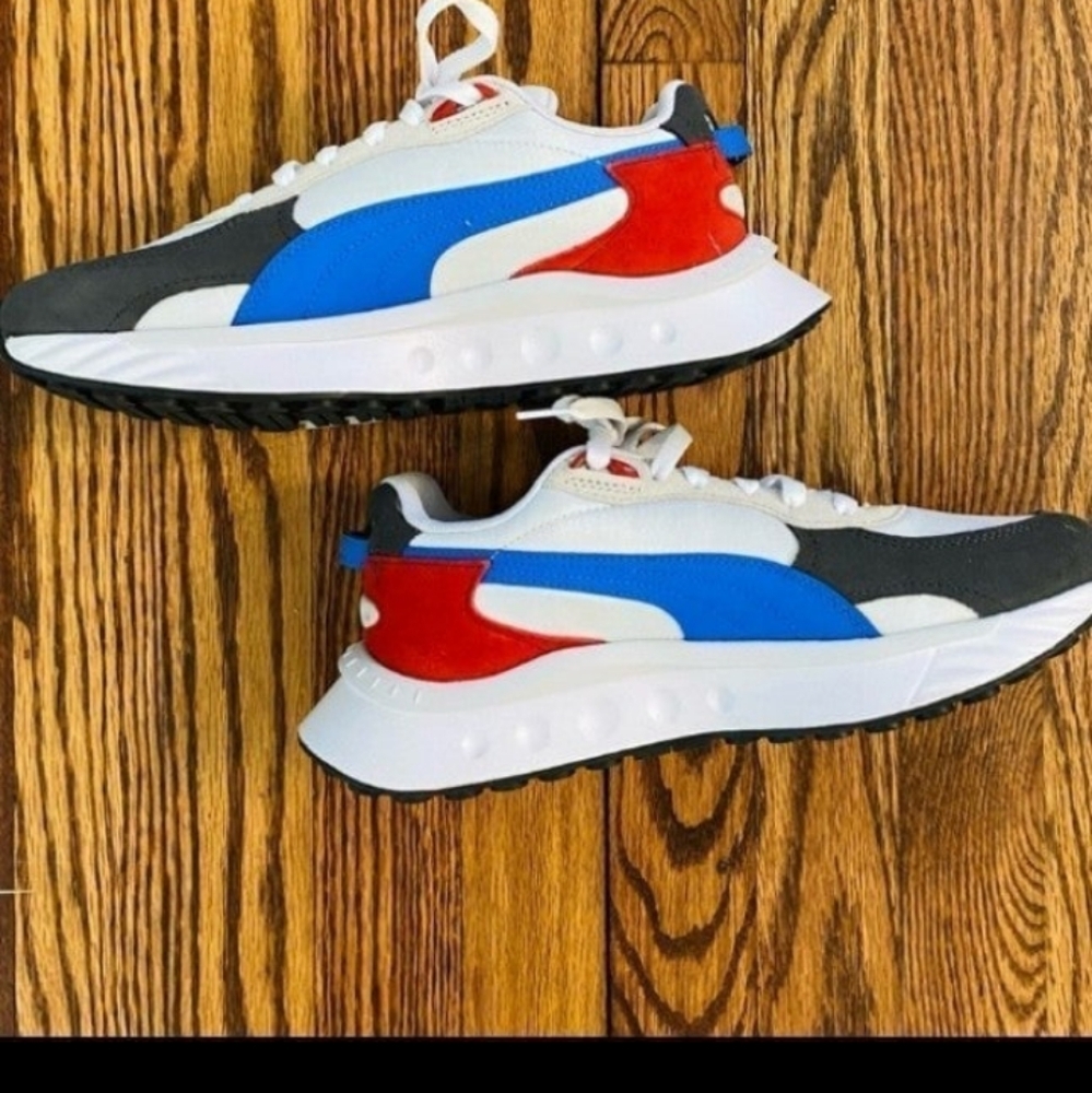Big Boy size 6 Puma Sneakers